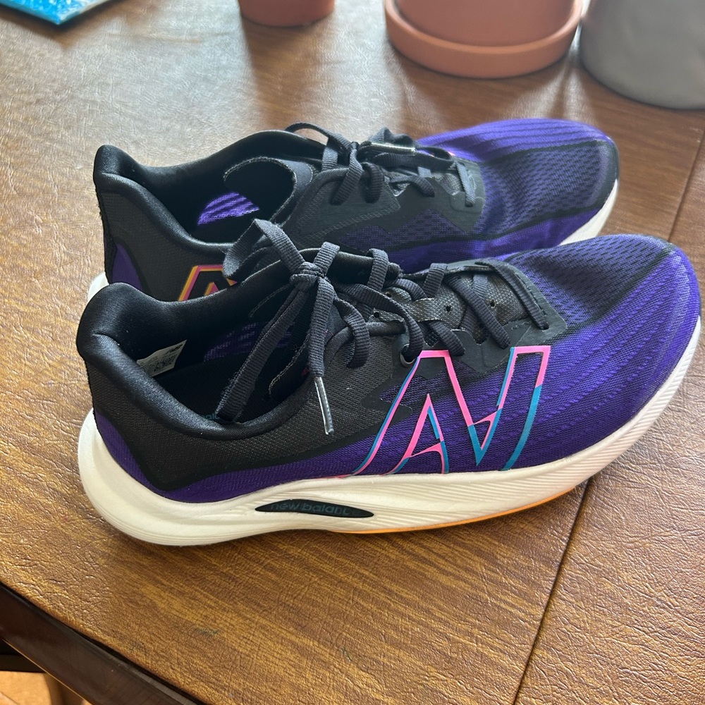 New Balance Rebel V2 W9.5/M8